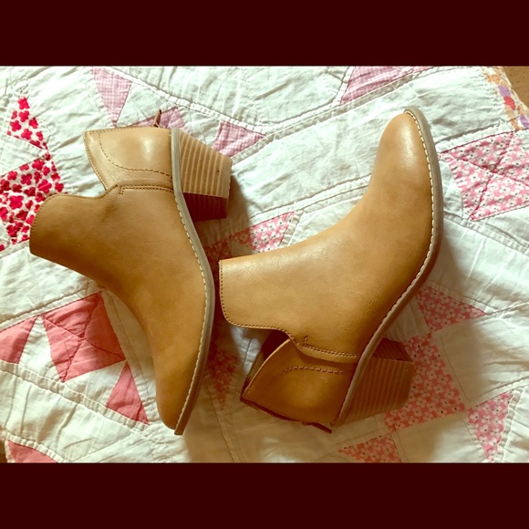 Rocket Dog Shoes - Rocket Dog Ankle Boots sz 7.5 in Tan